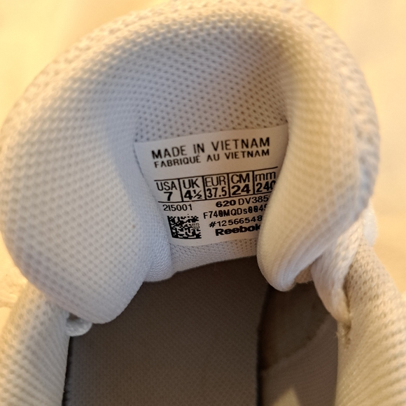 Womens Reebok Classics - Picture 3 of 3